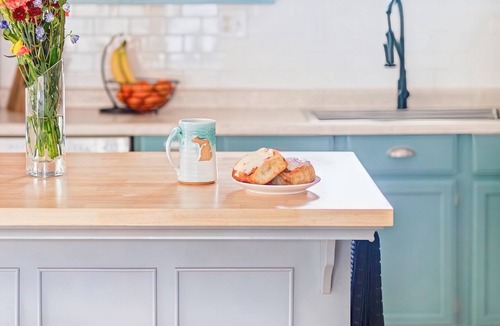 East Jordan House | North Retreat Oasis-Hot Tub, Dogs Ok, Boyne, Petoskey, Charlevoix, Skiing
