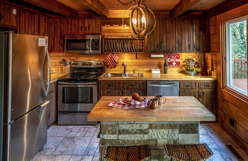Williams Bay House | Northwoods of Lake Geneva. Pet-Friendly!