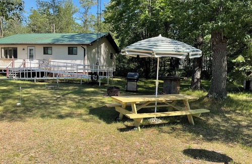 Athelstane House | Northwoods Home Getaway w/direct access to ATV/Snowmobile Trails