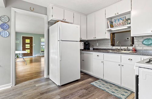 Wind Lake House | NOW BOOKING 2026! Charming & modern lakefront home! Sleeps 8+!