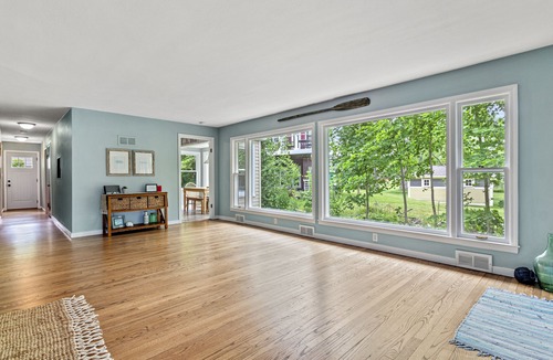 Wind Lake House | NOW BOOKING 2026! Charming & modern lakefront home! Sleeps 8+!