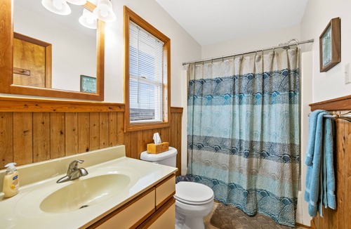 Sea Retreat House | OBX Family Retreat*Oceanview*Hot Tub*EV🔌*Direct Beach Access*FastWIFI.