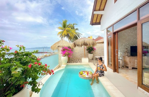 Candi Dasa Villa | Oceanfront | Infinity Pool | Luxury 3 BDRM