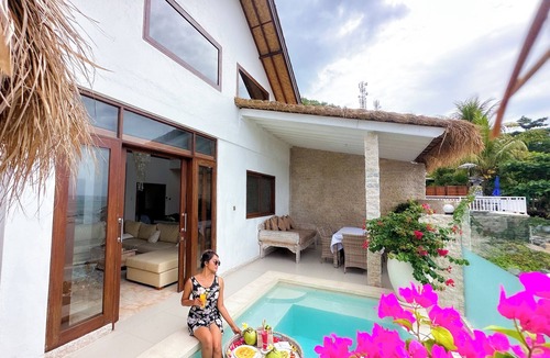 Candi Dasa Villa | Oceanfront | Infinity Pool | Luxury 3 BDRM