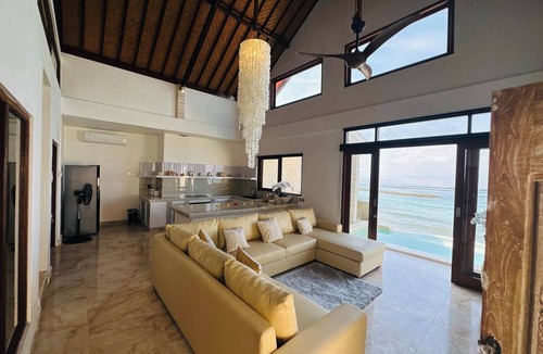 Candi Dasa Villa | Oceanfront | Infinity Pool | Luxury 3 BDRM