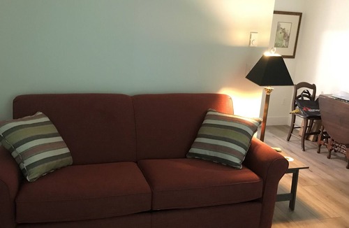 Suttons Bay Cottage | Old Stoney Beach - Waterfront