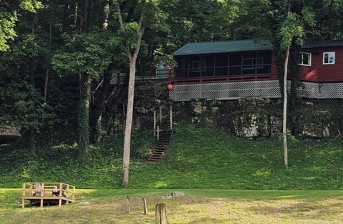 Williams Cabin | On The Rocks! Little River cabin sitting high on the banks of the White River