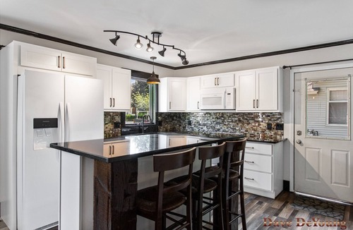 Holland House | On Tulip Lane! Walking distance to downtown shops, restaurants, and parks!