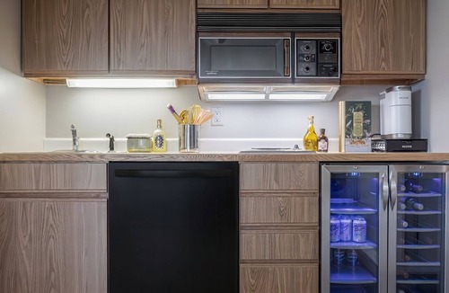 Acme Condo | One bedroom Condo,in Williamsburg with designer furnishing and breathtaking view