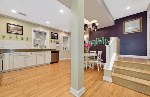 Rogers Park Condo | Open floor plan. Great for families and entertaining.