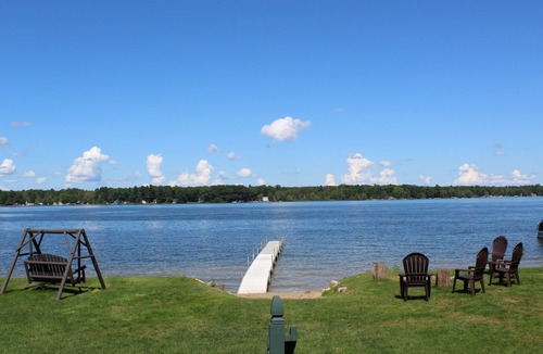 Gaylord House | Otsego Lakefront/Family/Groups/Color Change/Golf Outings/Snowmobile!