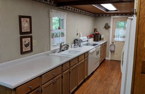 Freedom Cabin | Our creekside cabin is nestled deep in the country on a secluded lane.
