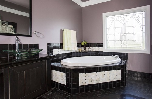 La Grange Bed & Breakfast | Paddock Apt Luxury Family King Suite with sun room and jacuzzi tub