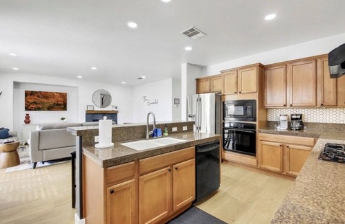 Terra Lago House | Palm Delight: Spacious 5-bedroom house with WiFi, EV charger in enjoyable Indio