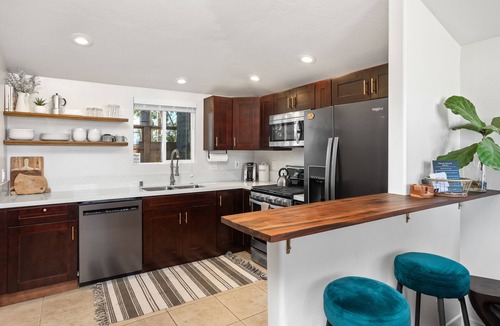 Fallbrook House | Palm & Oak - Detached Guest House - Mountain Views