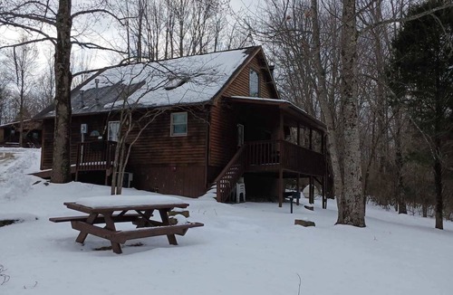 Eckerty Cabin | Patoka Lake Deluxe with Jacuzzi #17 at Patoka 4 Seasons Resort