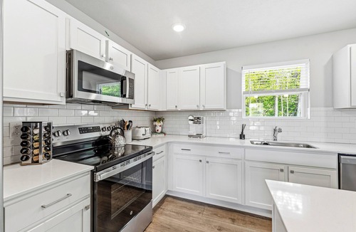 Watervliet House | Paw Paw Lake Escape | Pet Friendly | Near Paw Paw Lake