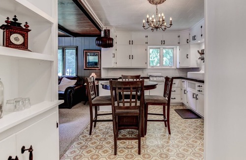Holland House | Pay for 3, stay for 30! ~ Historic Home Close To Several Lake Michigan Beaches!