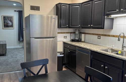 Skokie Apartment | Peaceful 2-bedroom apartment with AC in charming Skokie