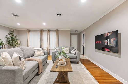 Tinley Park House | Peaceful- Home in Tinley Park