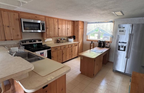 Fountain Cottage | Peaceful Lakefront Cottage on All-Sports Gunn Lake between Manistee & Ludington