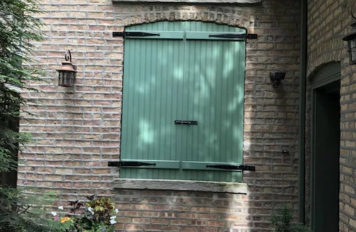 Edgewater Apartment | Peaceful Oasis in Top Chicago Neighborhood. Low Traffic, Pristine Cleanliness.