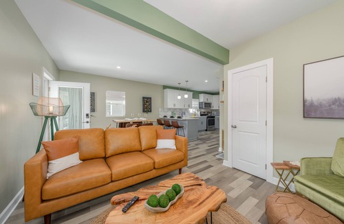 Ottawa House | Peaceful Pet-Friendly Cottage Near Starved Rock+EV Charger+Fully Fanced Yard!
