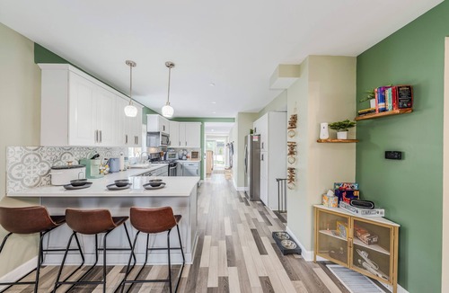 Ottawa House | Peaceful Pet-Friendly Cottage Near Starved Rock+EV Charger+Fully Fanced Yard!