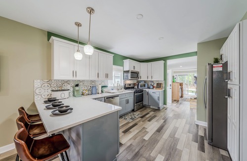 Ottawa House | Peaceful Pet-Friendly Cottage Near Starved Rock+EV Charger+Fully Fanced Yard!