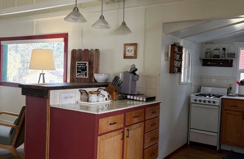 Wrightwood Cabin | Peaceful Pines Stuga Near Ski Resort & Village