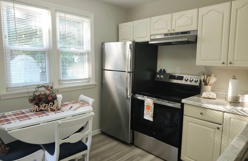 Winthrop Harbor House | Peaceful & Quiet. Close to Great Lakes, prime outlet, Winthrop Harbor Marina.