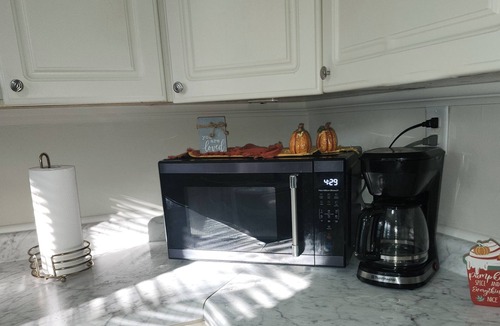 Winthrop Harbor House | Peaceful & Quiet. Close to Great Lakes, prime outlet, Winthrop Harbor Marina.