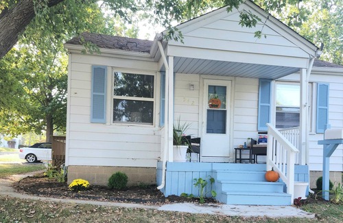 Winthrop Harbor House | Peaceful & Quiet. Close to Great Lakes, prime outlet, Winthrop Harbor Marina.