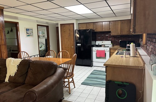 East Leroy Apartment | Peaceful & Relaxing Battle Creek Lake Place┃Kayaks, Paddle Boards & Fire Pit