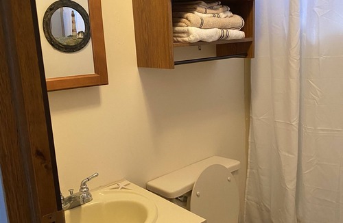 Port Hope House | Peaceful, Secluded get away, comes with Port Hope boat slip