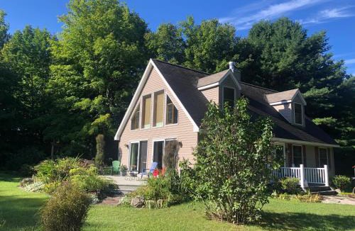 Suttons Bay House | Peek of the Bay