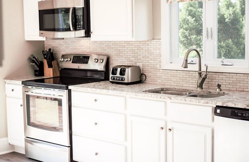 South Haven House | Perfect for Family - HEATED POOL thru early Oct, WALK to Downtown/Beach, HOT TUB