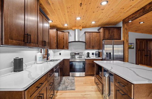 Rome Cabin | Perfect for Groups 4BR Cabin with Golf Sim, Hot Tub & Game Room Near Sand Valley