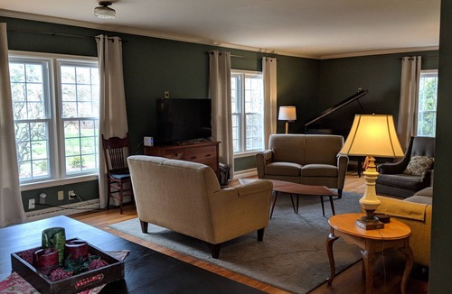 South Bend House | Perfect for Notre Dame Visitors!