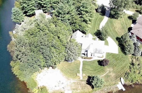 Canadian Lakes House | perfect home for your family lakehouse getaway