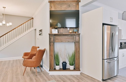 Near Northside House | Perfect Large Downtown Indy Home - Sleeps 16 - Luxury, Clean & Central Location
