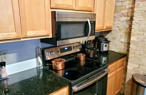 East Town Condo | Perfect Location! Beautiful Interior Spacious Condo!