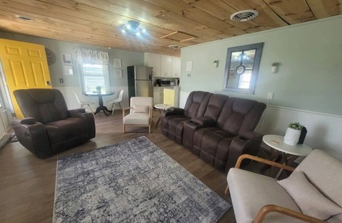 Brooklyn House | Pergola Place - Lake Access, 2 Bedroom, Sleeps 4, Pet Friendly