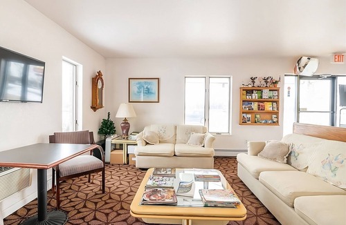 Chesaning House | Pet-Friendly Accommodation in Chesaning! Free Parking, Near Curwood Castle!