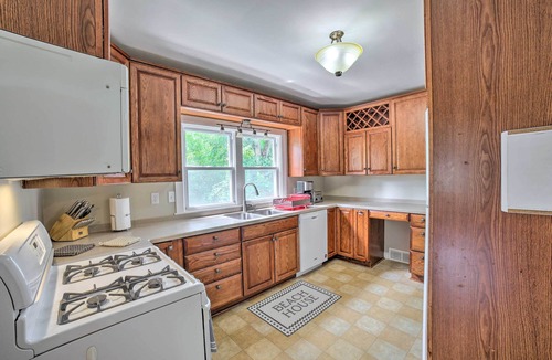 Miller Beach House | Pet-Friendly Lake Getaway: 1 Block to Beach!