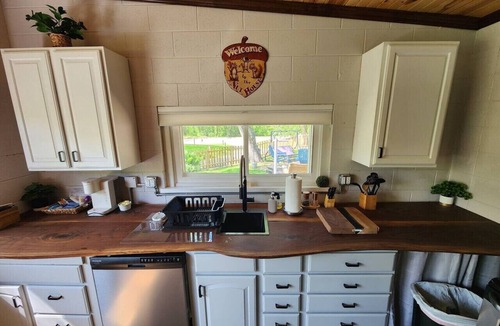 Bellmore House | Pet Friendly Lake House Close to Raccoon Lake