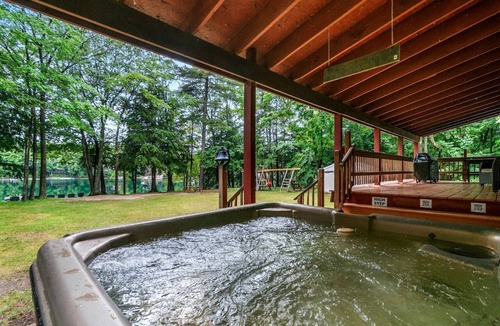 Gaylord Cottage | Pet Friendly Lakefront Cottage with Hot-tub in Johannesburg, Michigan