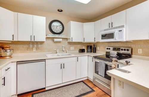 Sheboygan House | Pet-Friendly Sheboygan Home: 4 Mi to Lake Michigan
