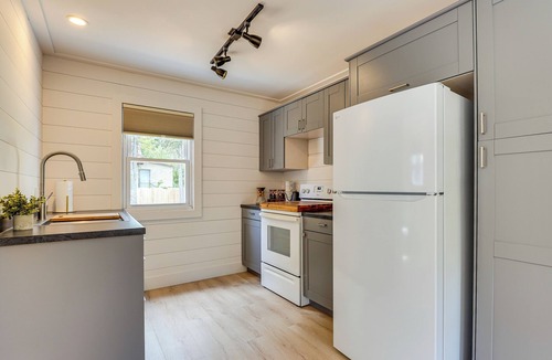 Lansing House | Pet Friendly Tiny Home w/Deck: Close to MSU