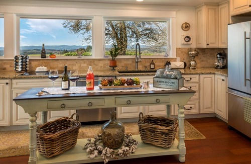 Newberg House | Picturesque Panoramic Vineyard Views From Home and Hot Tub, Pet Friendly, Private, Fire-Pit, BBQ
